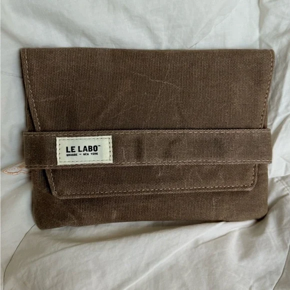 LE LABO Singapore Business Class Amenity Kit - Picture 3 of 8